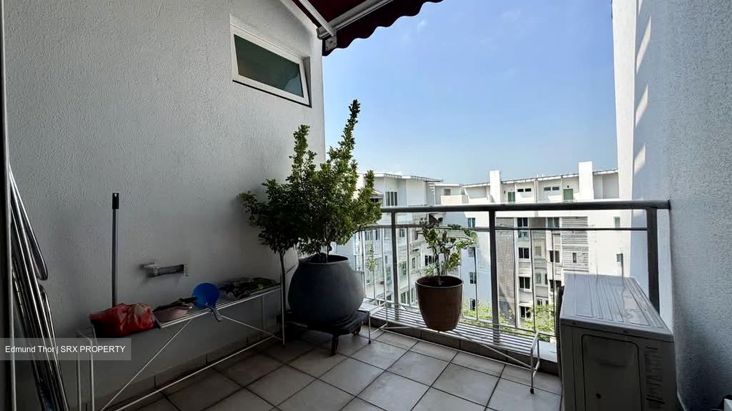 Le Reve (D14), Condominium #560091101